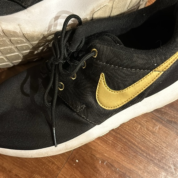 Nike roshe run shoes - Picture 2 of 2